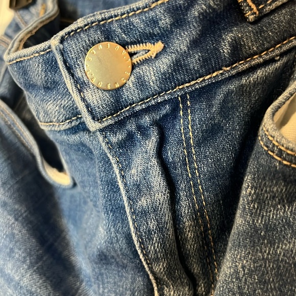 L'AGENCE Ruth High Rise Straight Gold Chain Jeans in Century - Picture 8 of 9